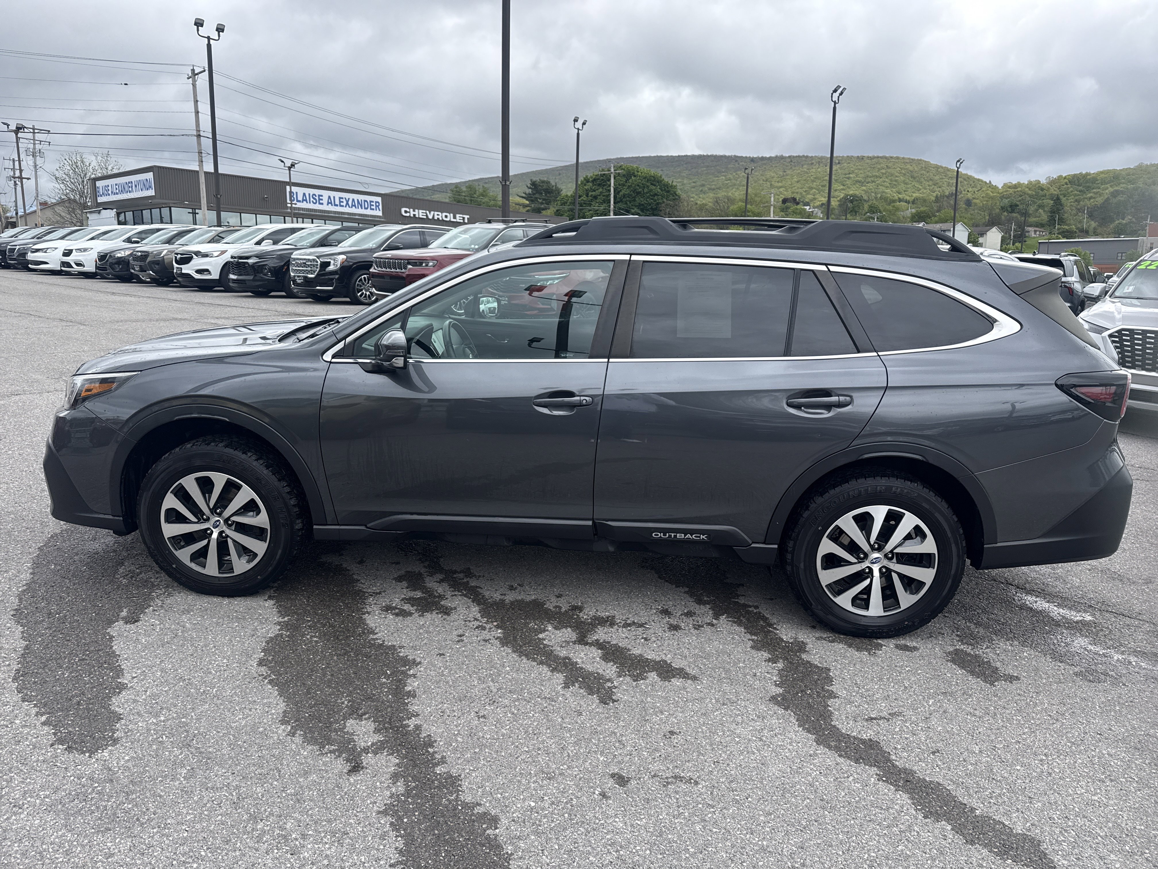 Used 2021 Subaru Outback Premium AWD/4WD image 7