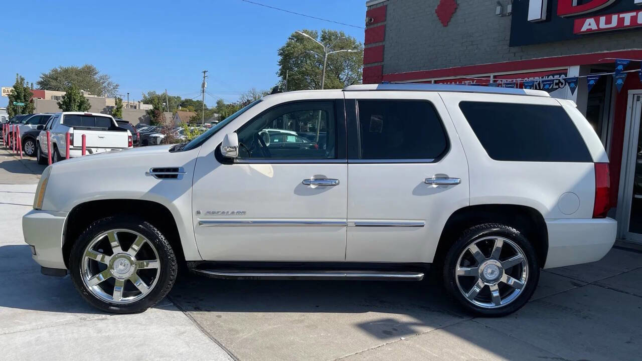 Used 2007 Cadillac Escalade AWD w/ Information Package image 10