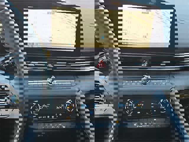 Certified 2024 Hyundai Elantra SEL w/ Convenience Package image 27