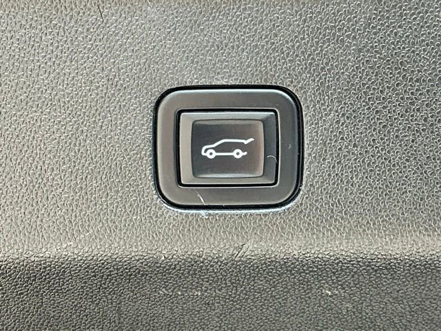 Used 2021 GMC Yukon Denali w/ Advanced Technology Package AWD/4WD image 7