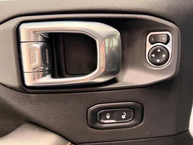 Used 2024 Jeep Wrangler Unlimited Sahara w/ Dual Top Group AWD/4WD image 19