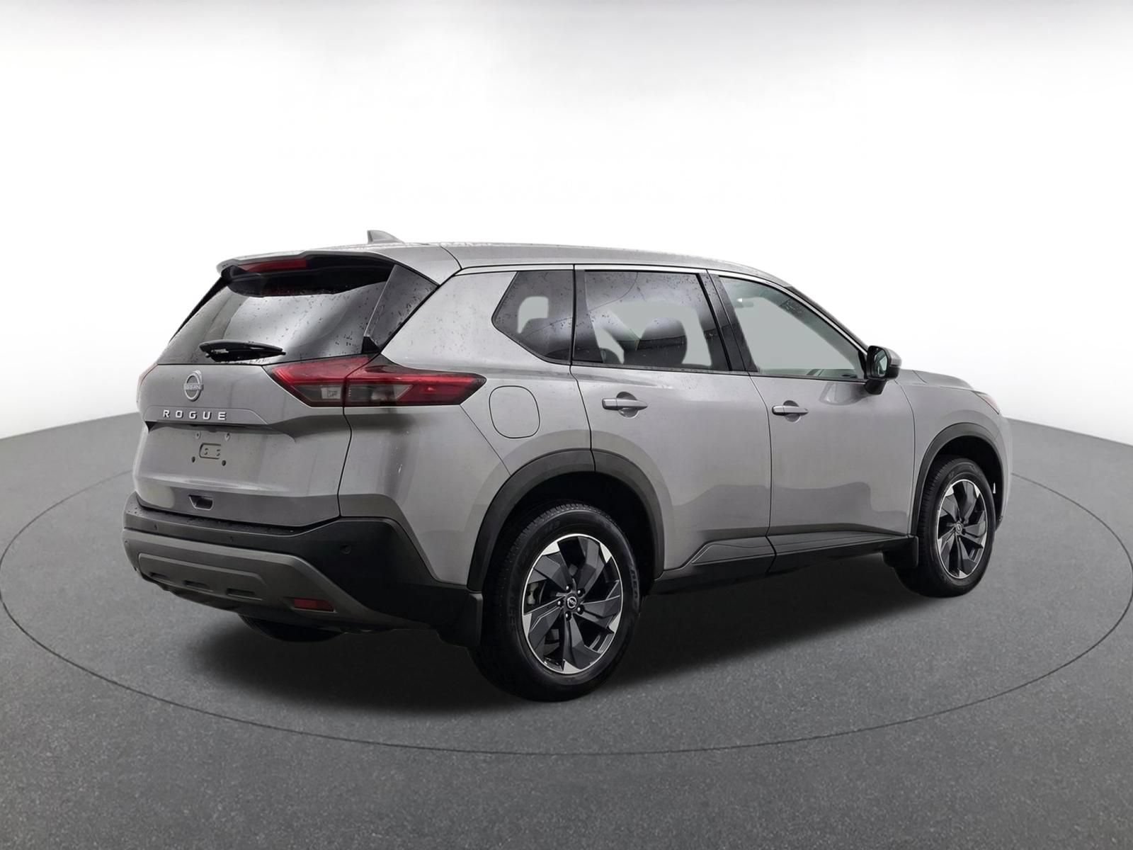Used 2025 Nissan Rogue SV FWD image 9