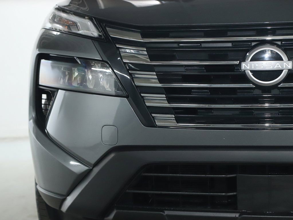 Used 2025 Nissan Rogue SV image 7