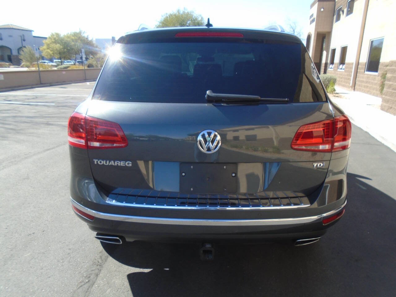 Used 2016 Volkswagen Touareg TDI image 10