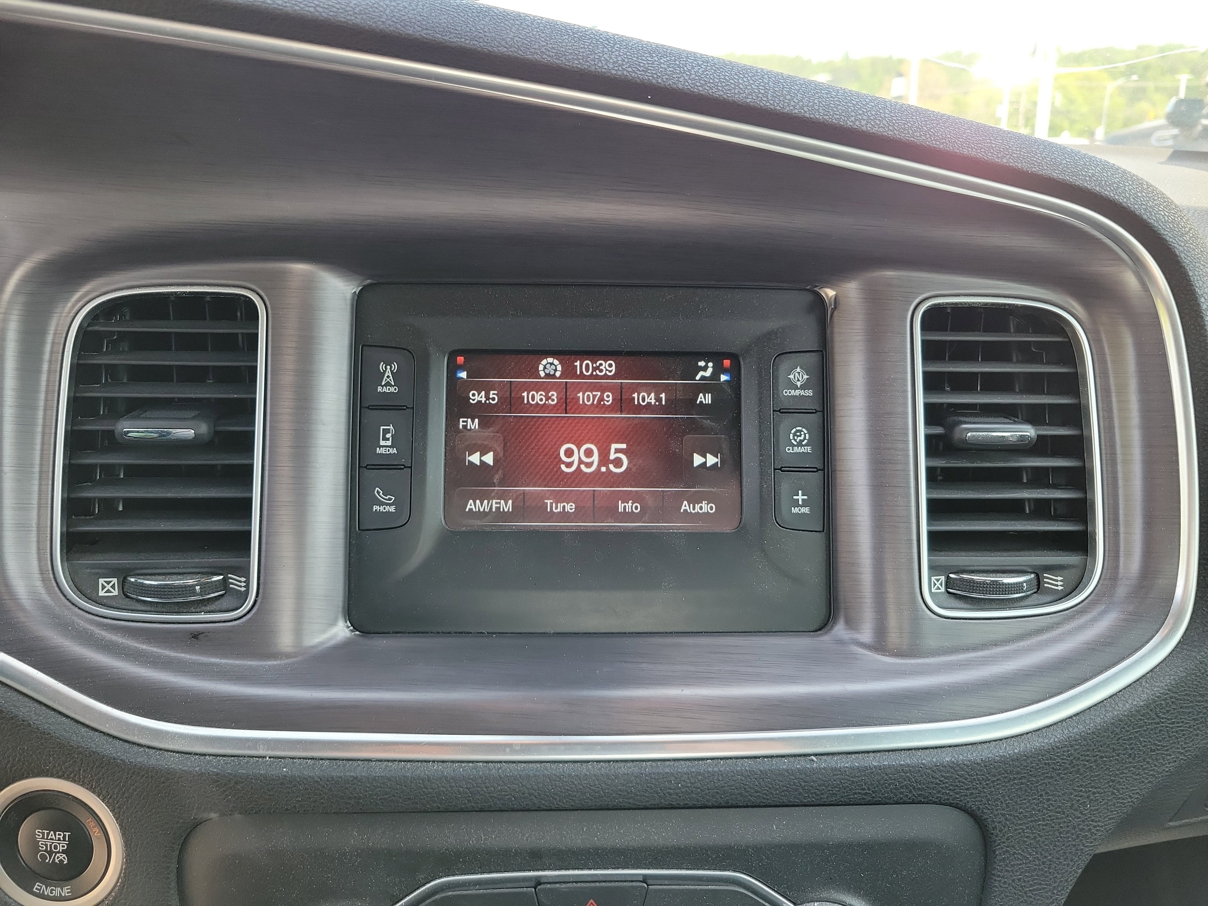 Used 2016 Dodge Charger SE RWD image 9