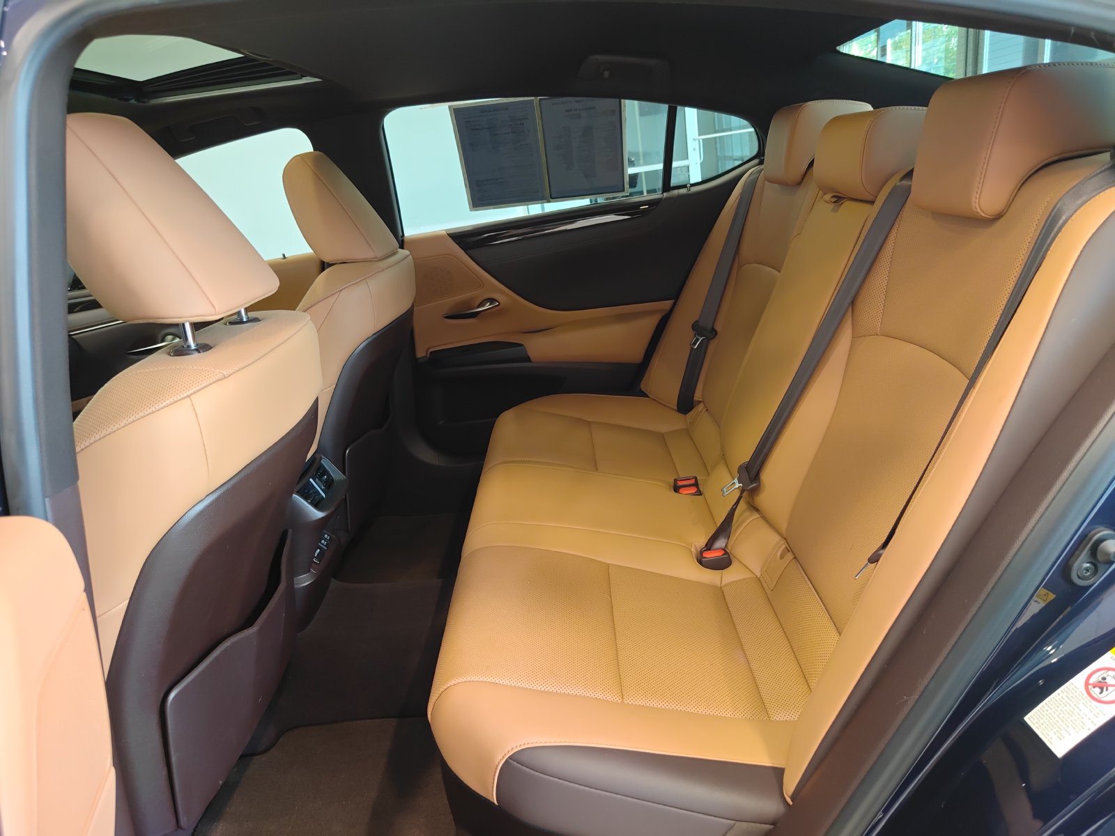 Used 2019 Lexus ES 300h w/ Premium Package FWD image 29