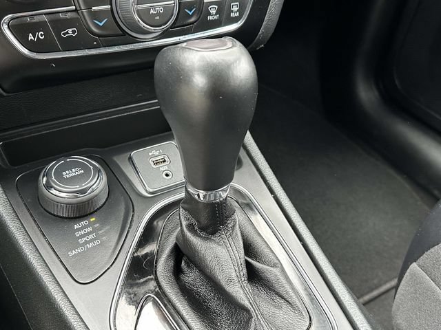 Certified 2023 Jeep Cherokee Altitude Lux AWD/4WD image 17