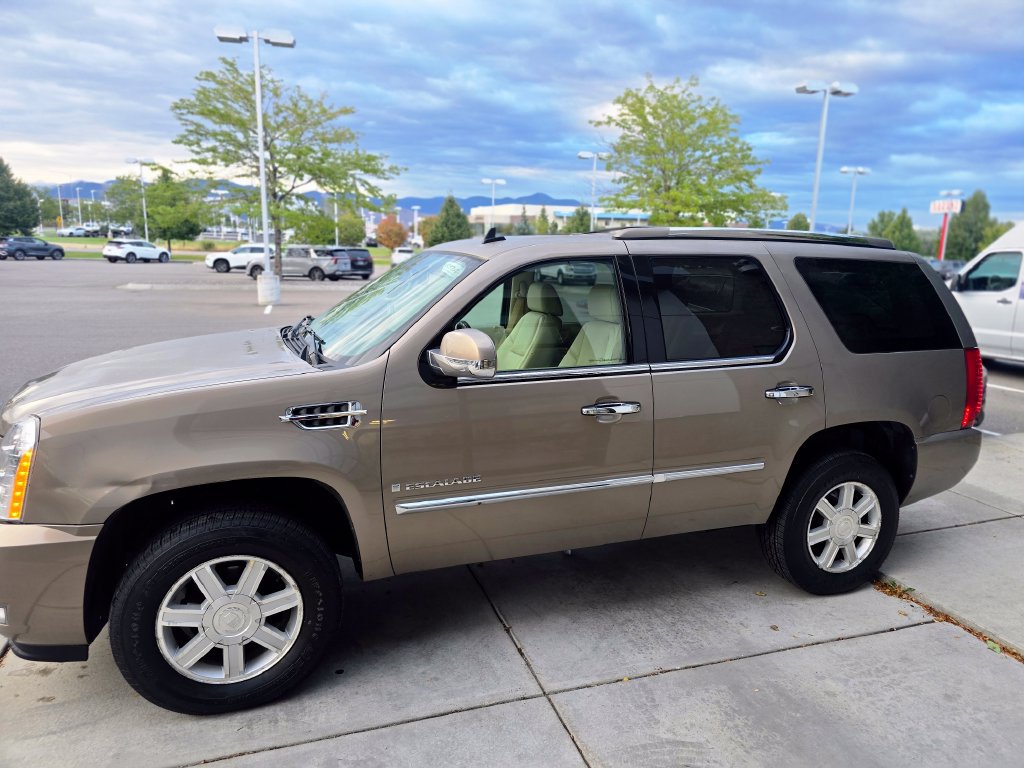 Used 2007 Cadillac Escalade AWD w/ Information Package image 11