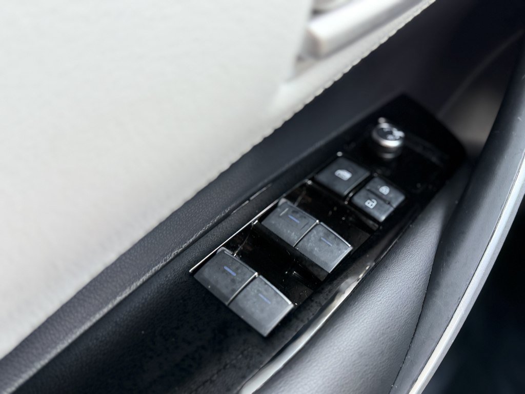 Used 2019 Toyota Corolla XSE FWD image 7