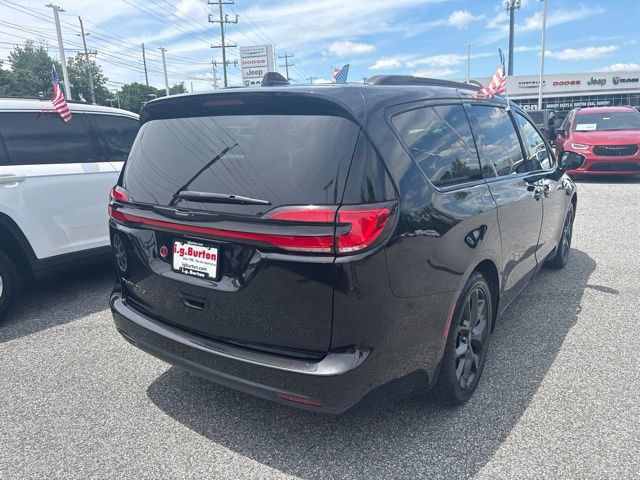 Used 2021 Chrysler Pacifica Touring w/ S Appearance Package FWD image 13