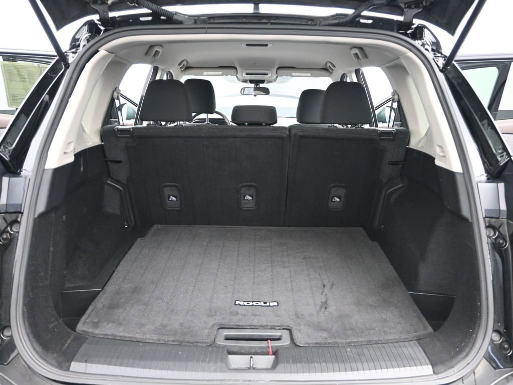 Used 2023 Nissan Rogue S image 11
