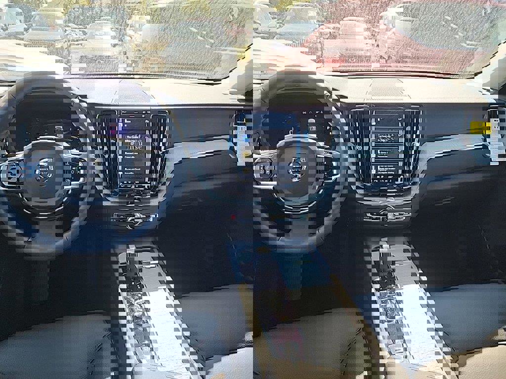 Used 2025 Volvo XC60 B5 Plus w/ Protection Package Premier image 7