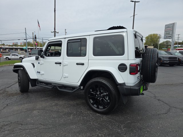 Used 2025 Jeep Wrangler Unlimited Sahara w/ Safety Group AWD/4WD image 4