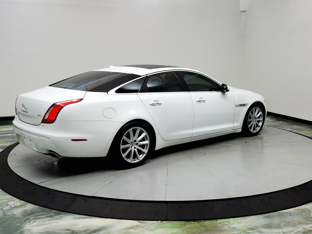 Used 2015 Jaguar XJ image 5