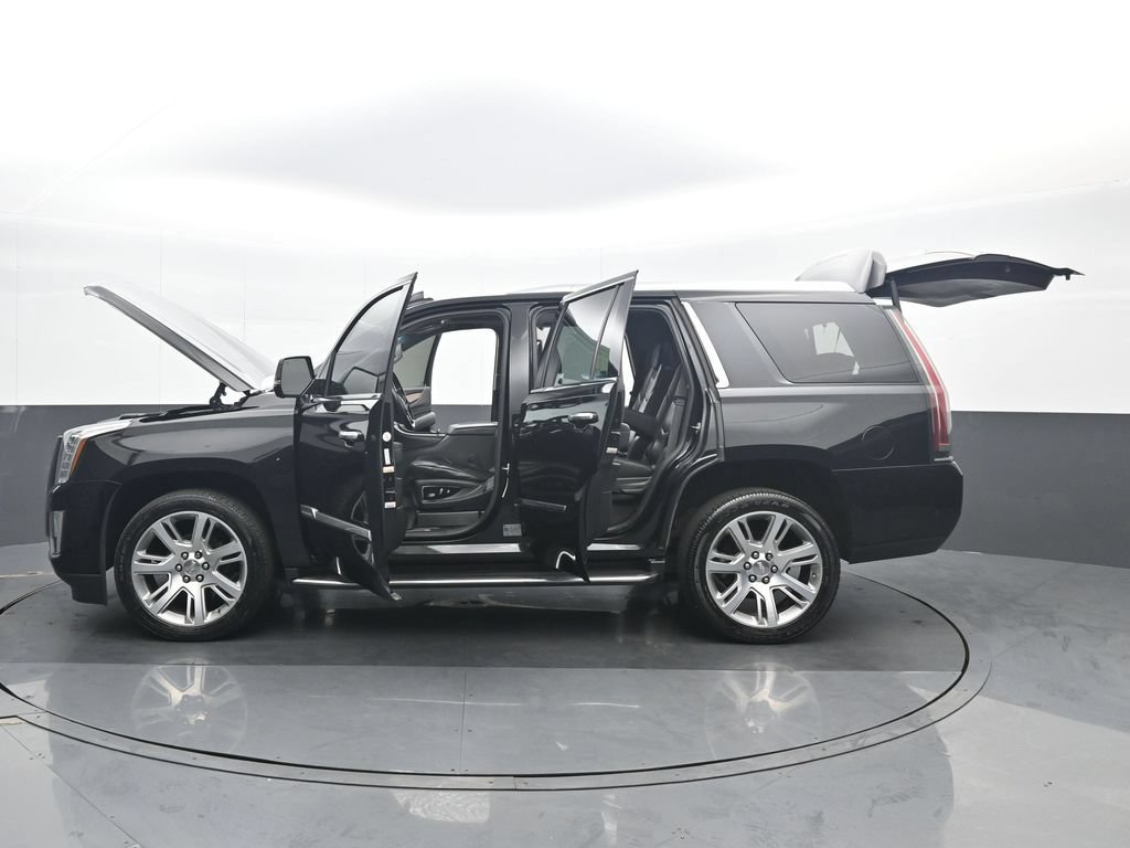 Used 2019 Cadillac Escalade Luxury AWD/4WD image 38