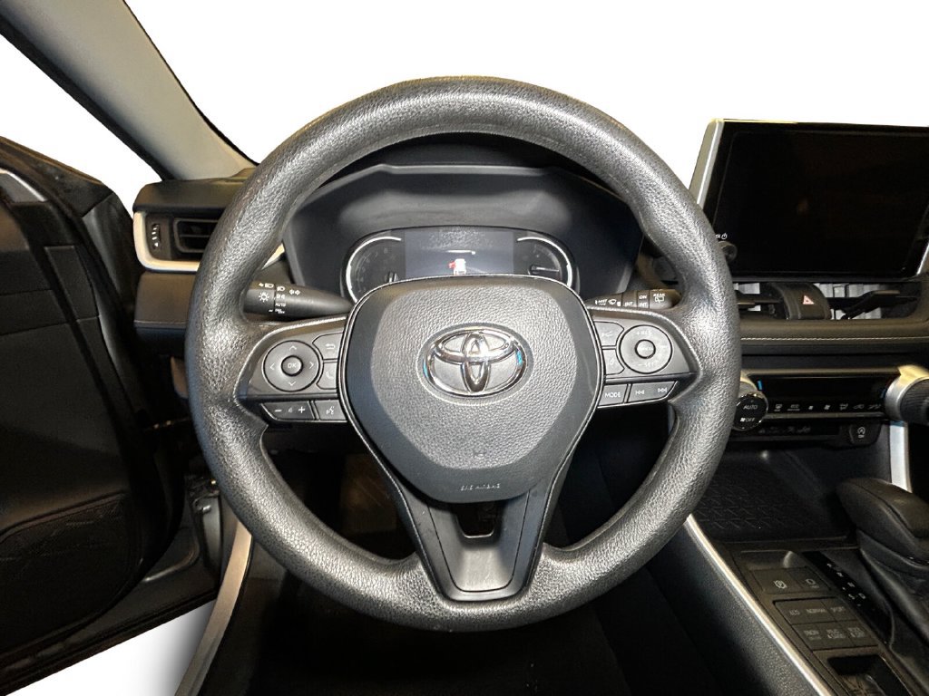 Used 2025 Toyota RAV4 XLE AWD/4WD image 12