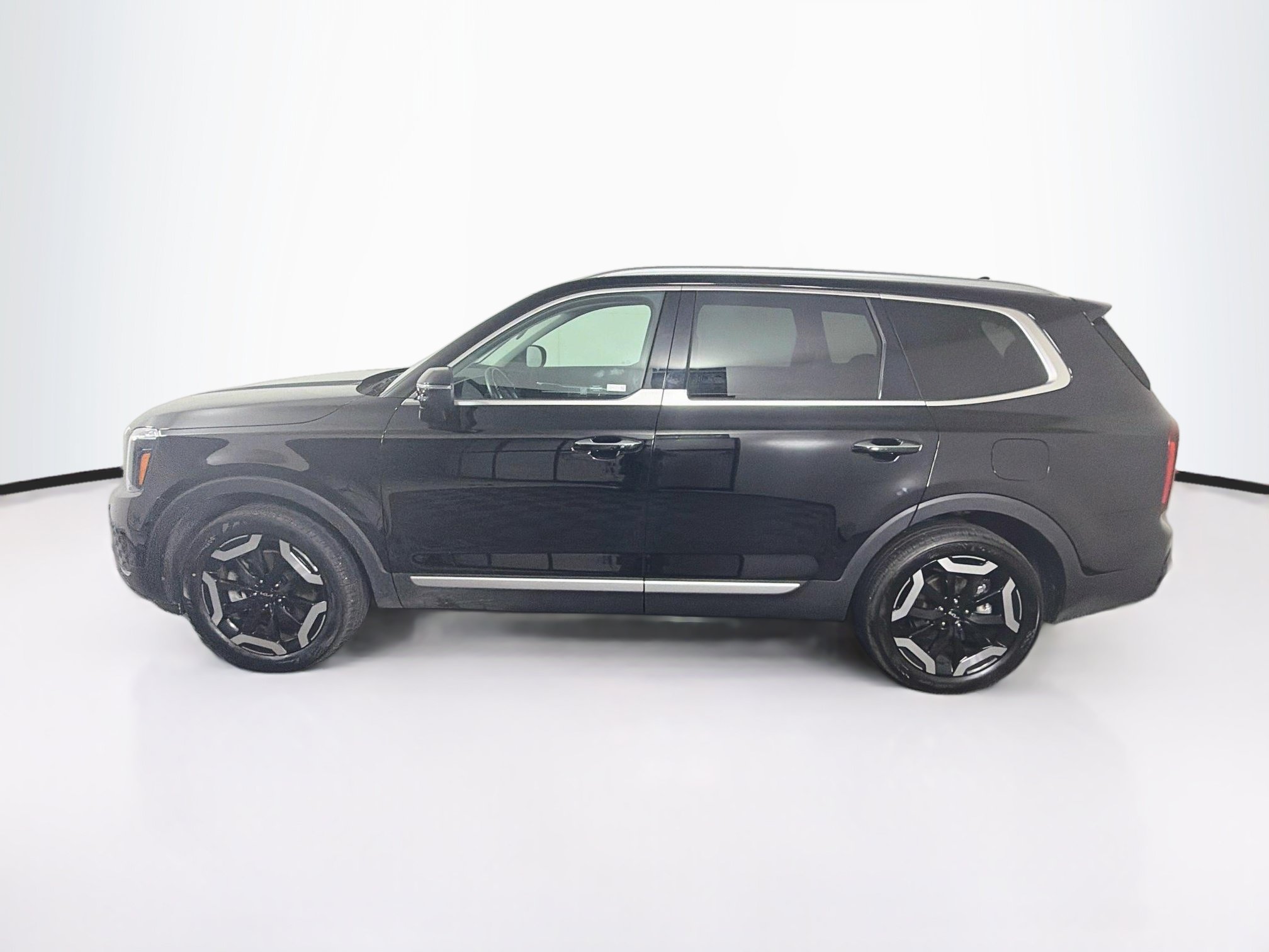 Used 2025 Kia Telluride S FWD image 4