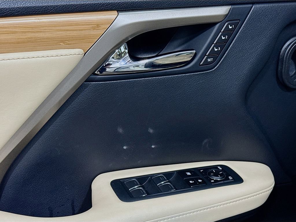 Used 2021 Lexus RX 350L Premium w/ Premium Package image 3