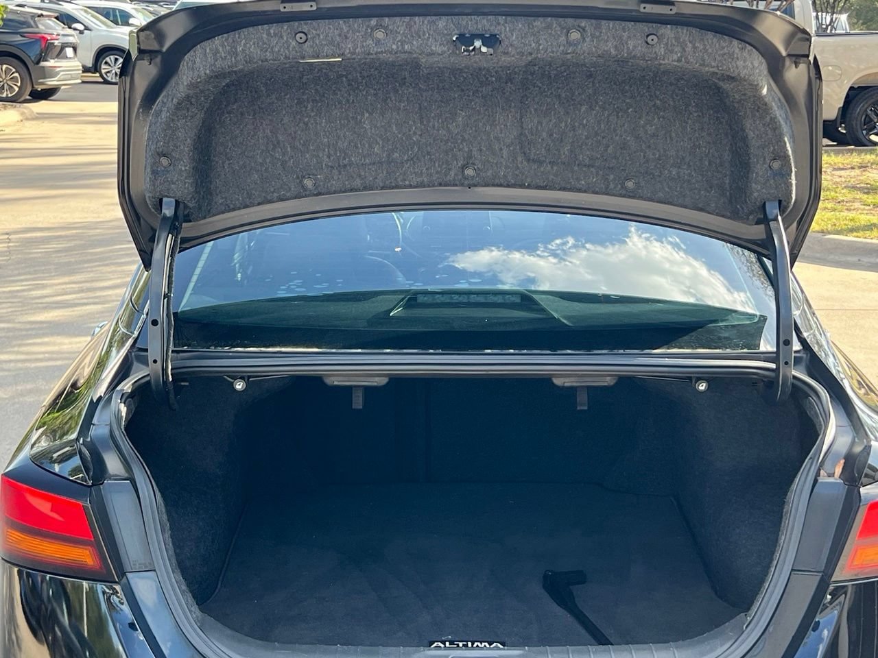 Used 2019 Nissan Altima 2.5 SL FWD image 26