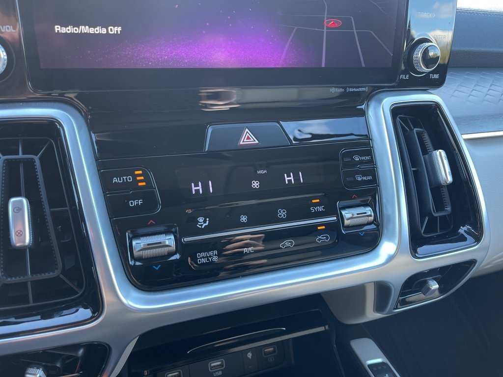 Certified 2022 Kia Sorento SX image 12