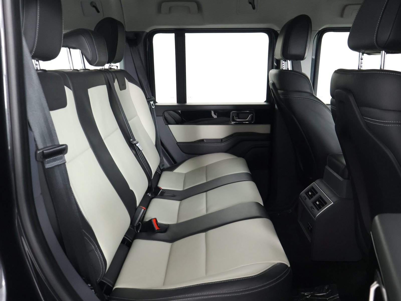 Used 2024 INEOS Grenadier Station Wagon AWD/4WD image 32