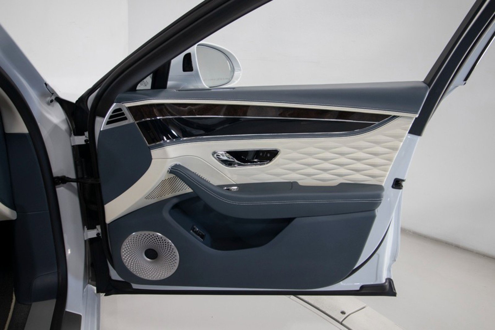 Used 2020 Bentley Flying Spur W12 w/ First Edition Specification image 50