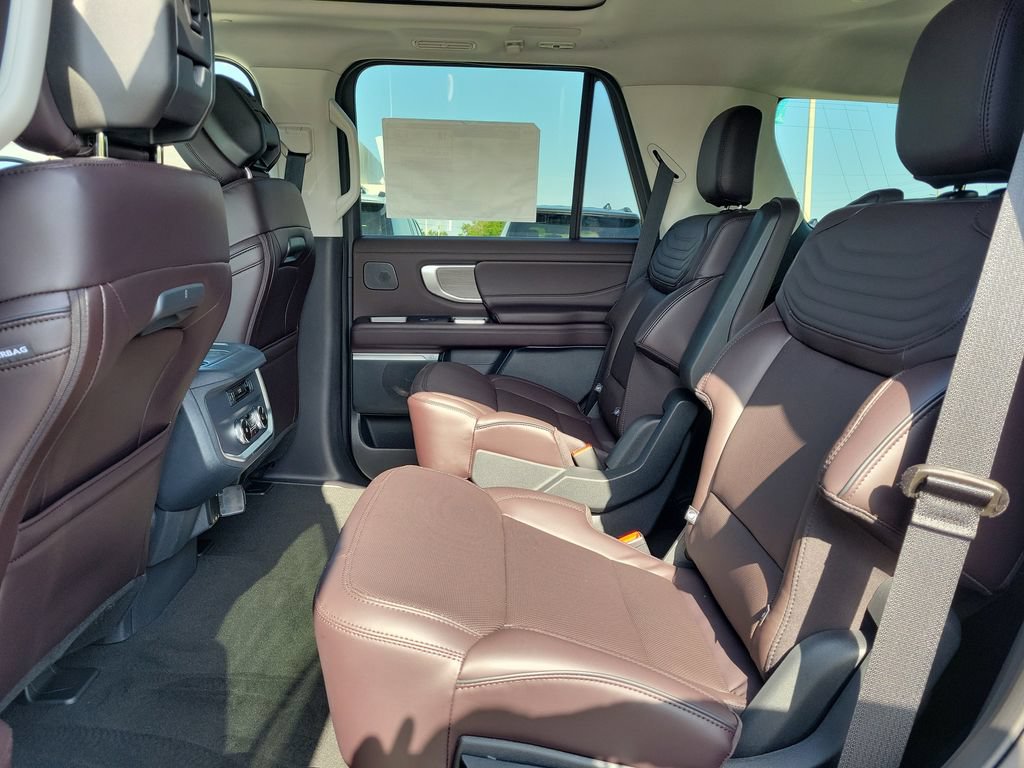 New 2026 Ford Expedition Platinum w/ Platinum Ultimate Package AWD/4WD image 8