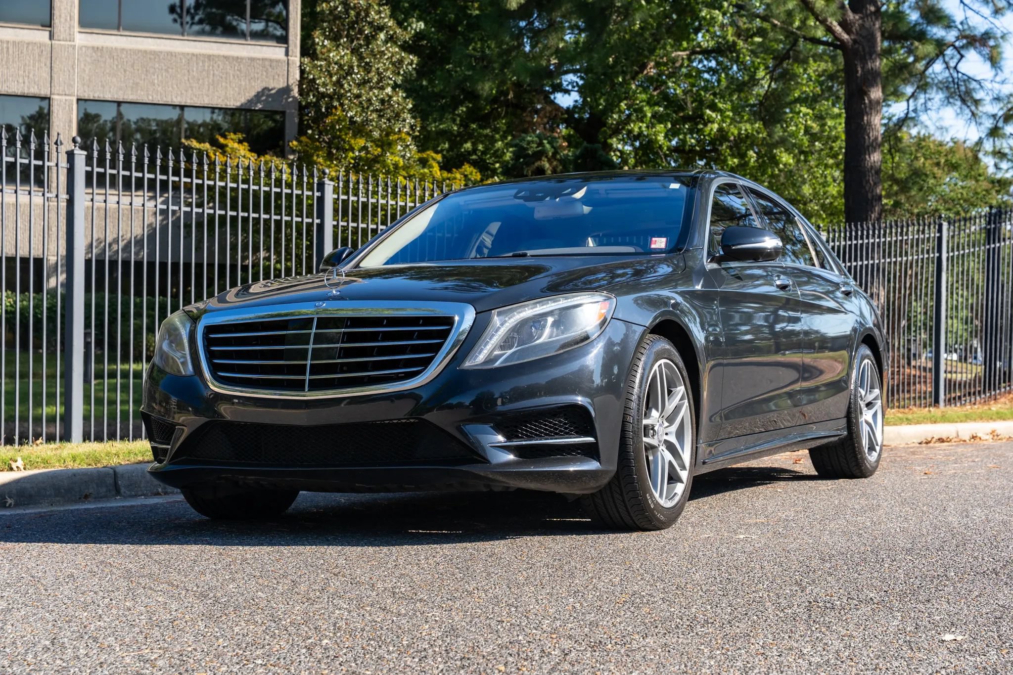 Used 2015 Mercedes-Benz S 550 4MATIC Sedan image 2