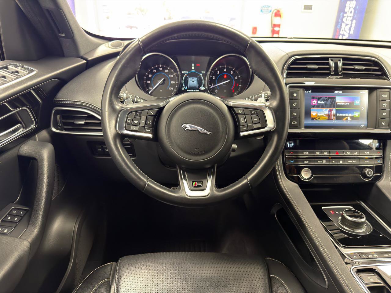 Used 2017 Jaguar F-PACE S AWD/4WD image 28