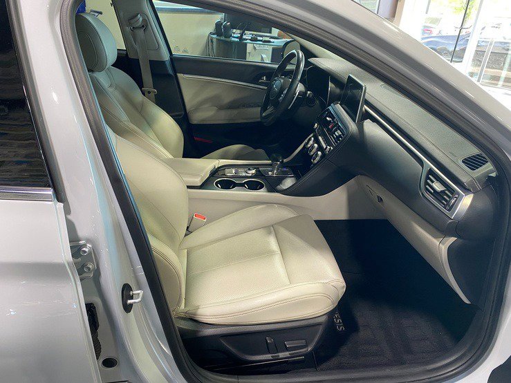 Used 2020 Genesis G70 2.0T RWD image 19