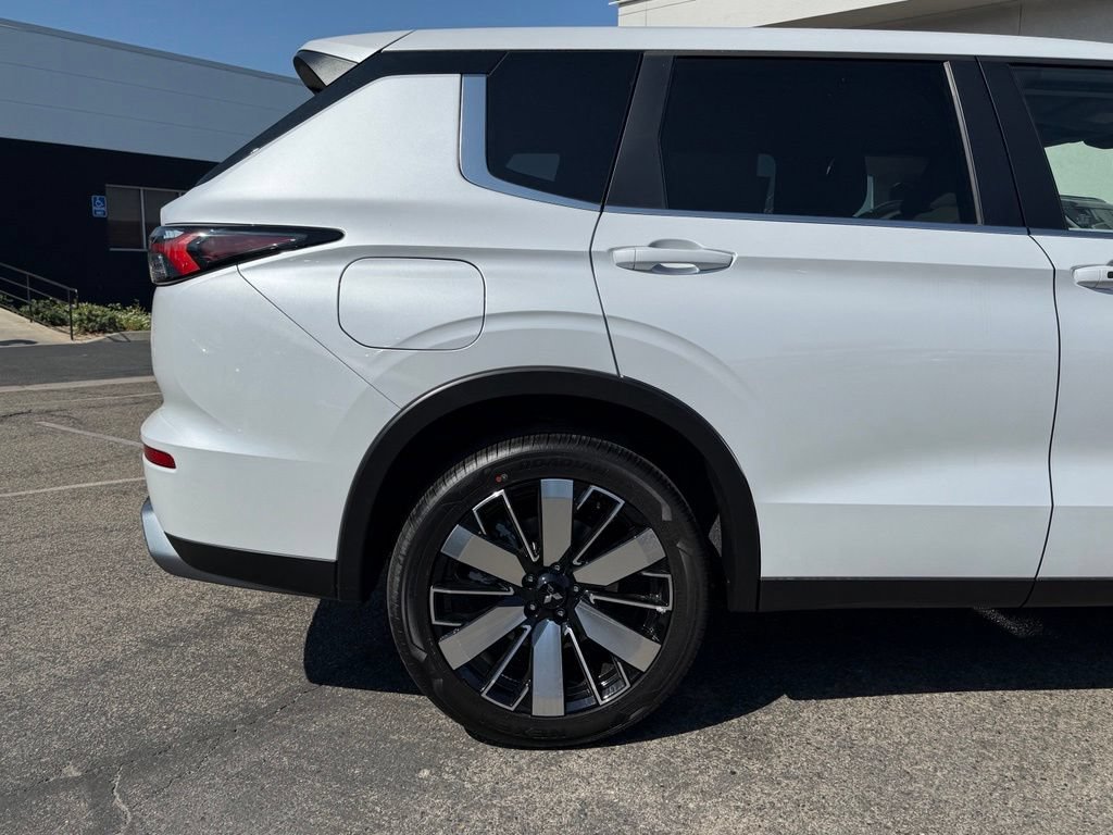 New 2026 Mitsubishi Outlander SE AWD/4WD image 13