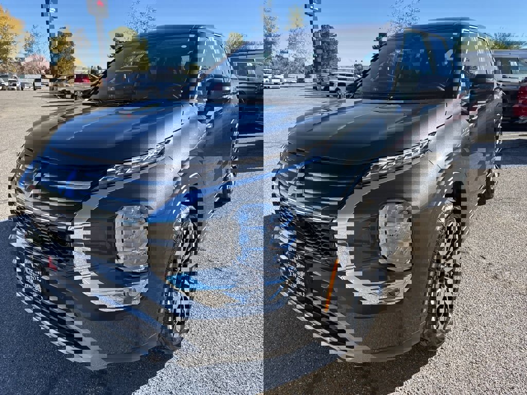 New 2025 Mitsubishi Outlander SE image 3