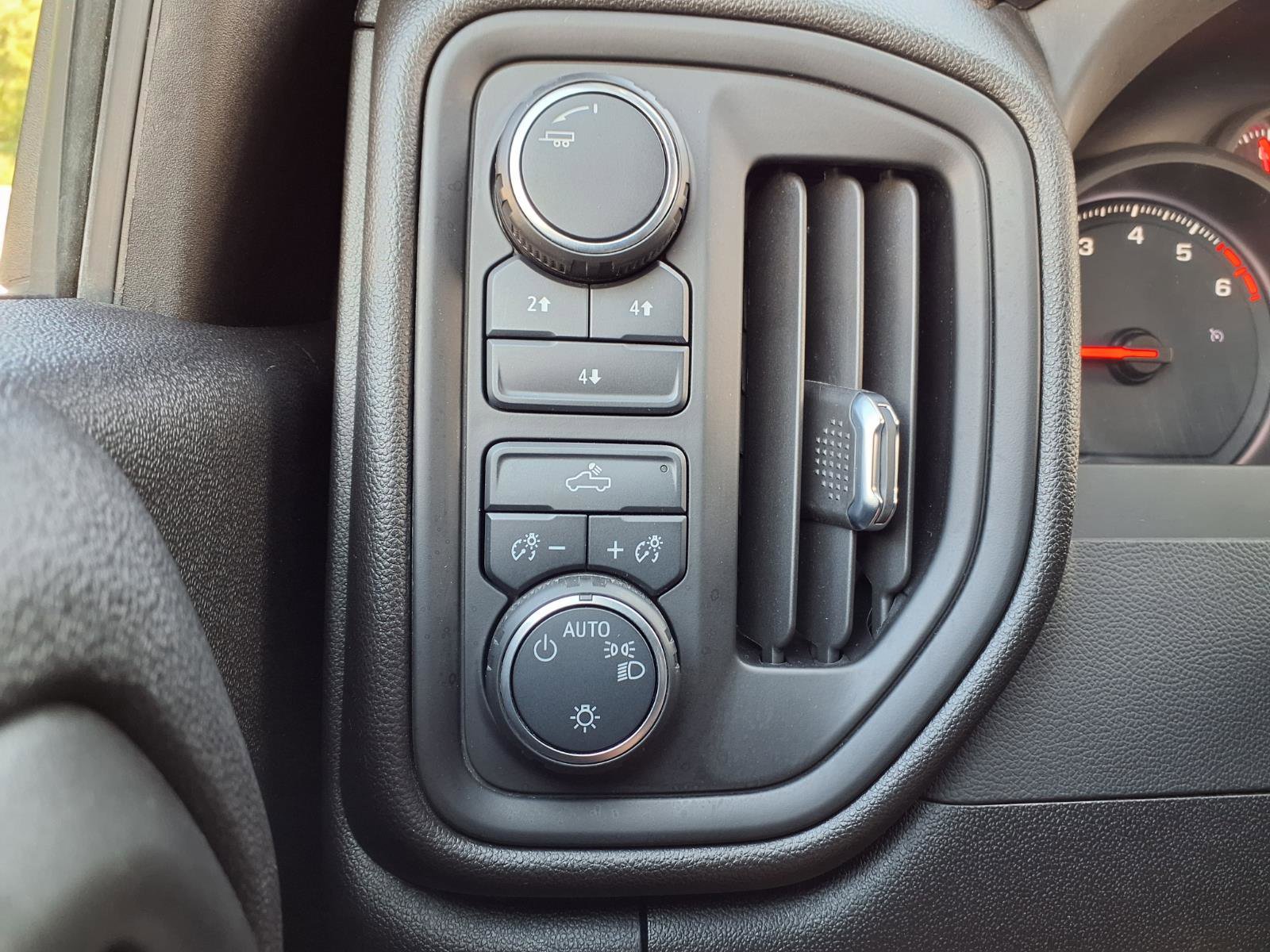 Used 2024 Chevrolet Silverado 2500 Custom w/ Custom Convenience Package image 14