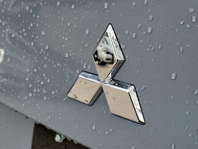 New 2026 Mitsubishi Outlander SEL image 8