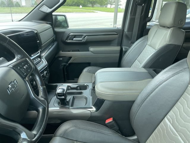 Used 2023 Chevrolet Silverado 1500 ZR2 w/ Technology Package AWD/4WD image 3