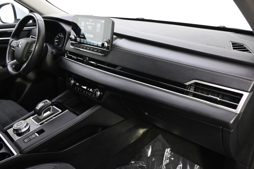 Used 2024 Mitsubishi Outlander SE AWD/4WD image 15