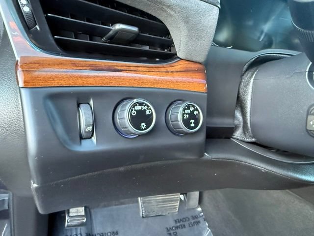 Used 2016 Cadillac Escalade Luxury AWD/4WD image 17