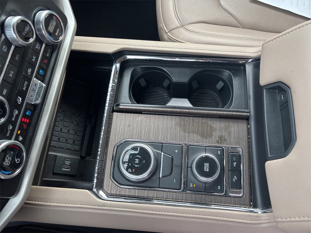 Used 2024 Ford Expedition Limited image 14