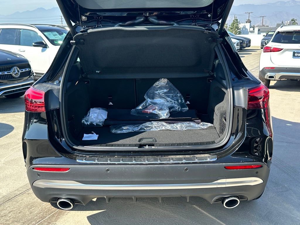 New 2025 Mercedes-Benz GLA 35 AMG 4MATIC image 11