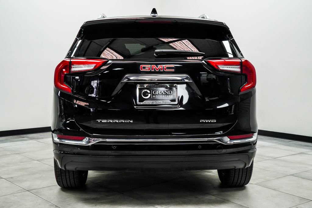 Used 2023 GMC Terrain Denali w/ Denali Premium Package AWD/4WD image 9