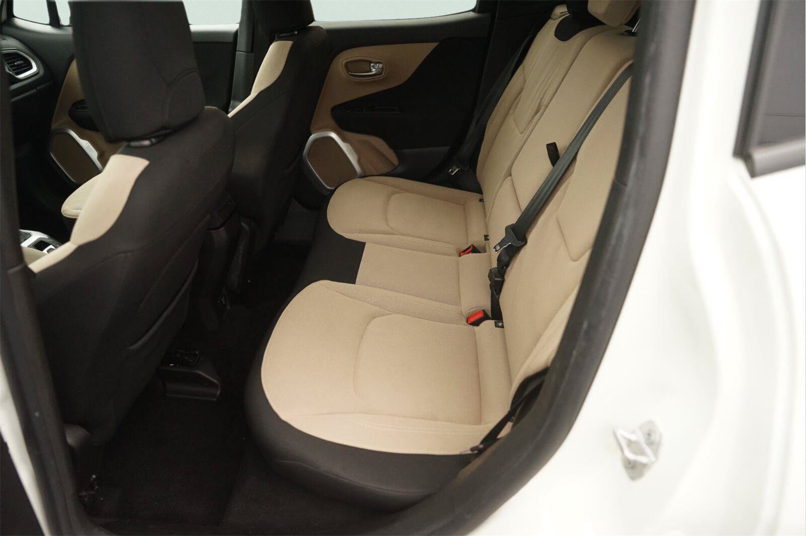 Used 2015 Jeep Renegade Latitude w/ Popular Equipment Group FWD image 12