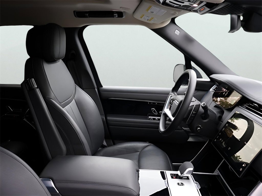 Used 2025 Land Rover Range Rover SE image 8