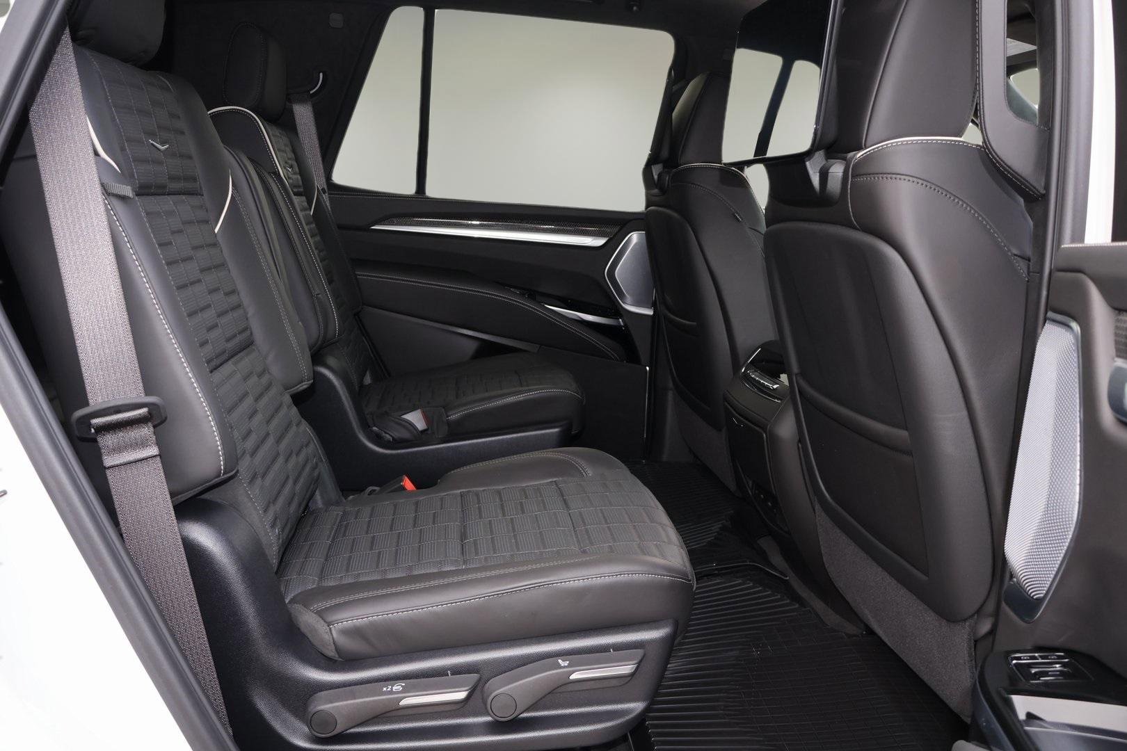 Used 2025 Cadillac Escalade V w/ LPO, ONYX Package image 15