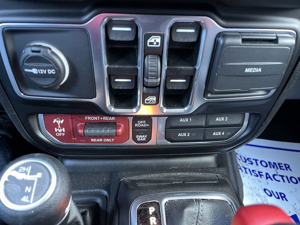 Used 2025 Jeep Wrangler Rubicon w/ Convenience Group image 18