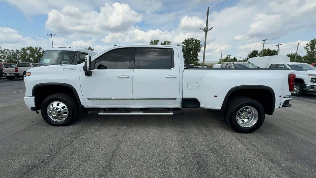 Used 2025 Chevrolet Silverado 3500 High Country w/ High Country Premium Package AWD/4WD image 5