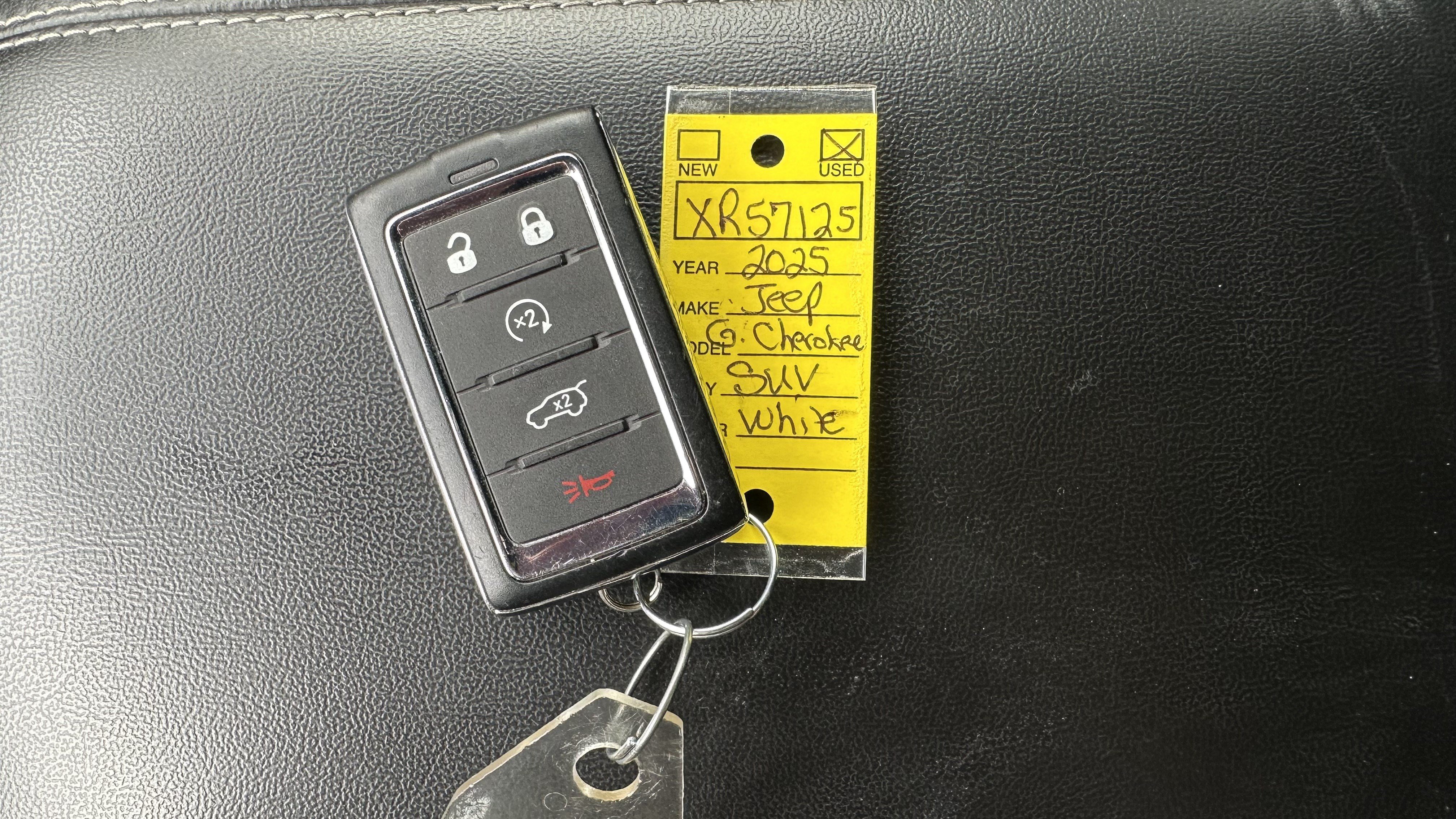 Used 2025 Jeep Grand Cherokee Altitude AWD/4WD image 35