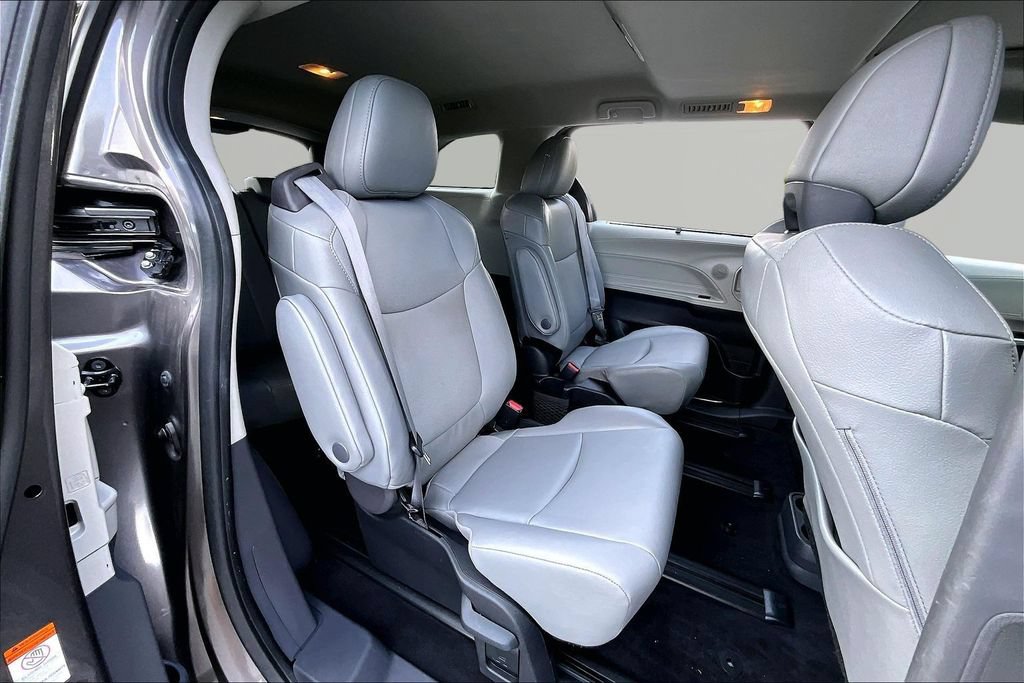 Used 2024 Toyota Sienna XLE w/ XLE Plus Package FWD image 19