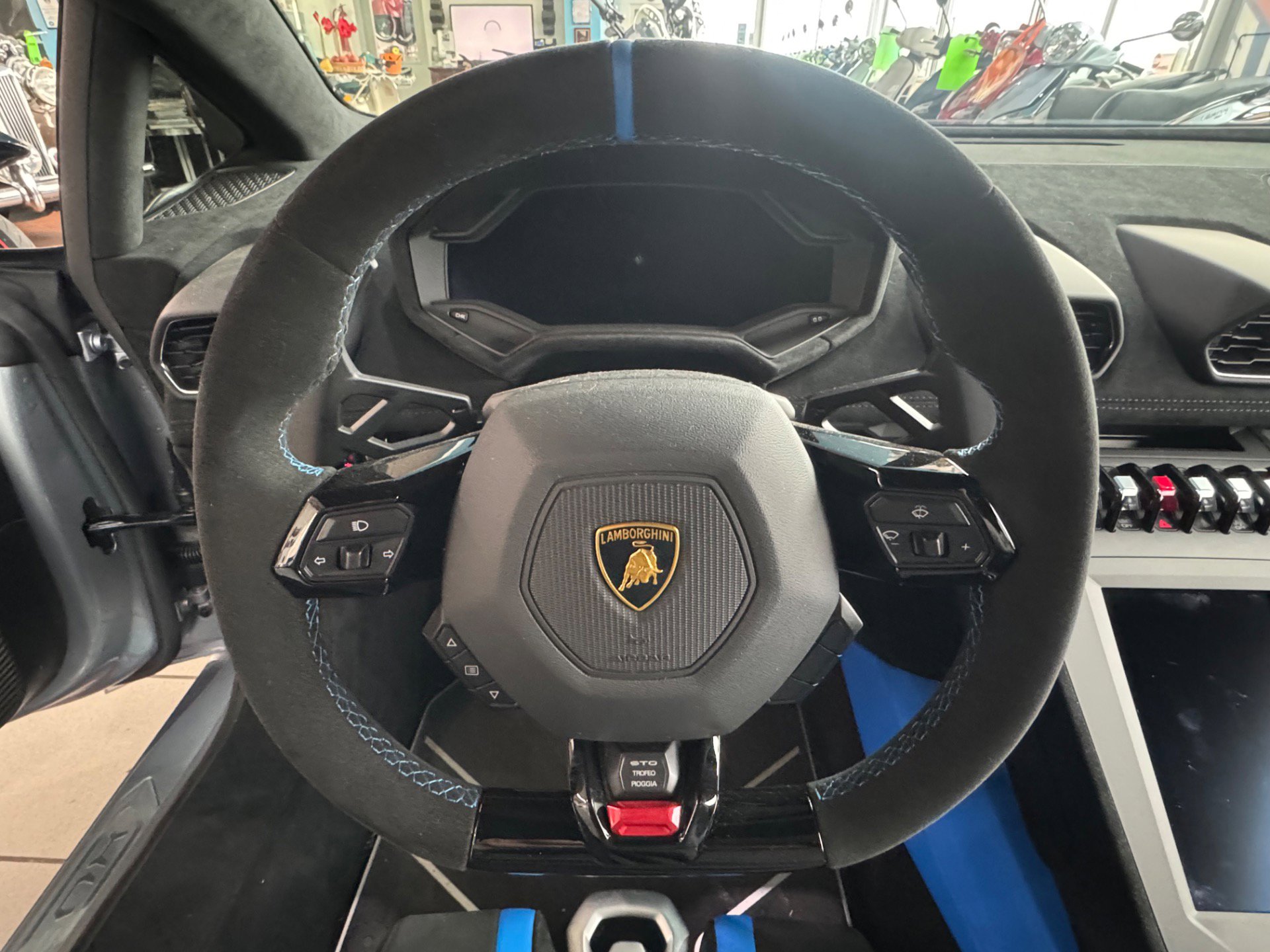 Used 2023 Lamborghini Huracan STO image 18