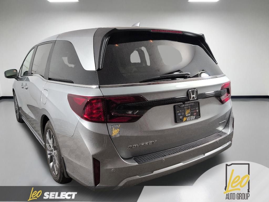 Used 2025 Honda Odyssey Touring image 5