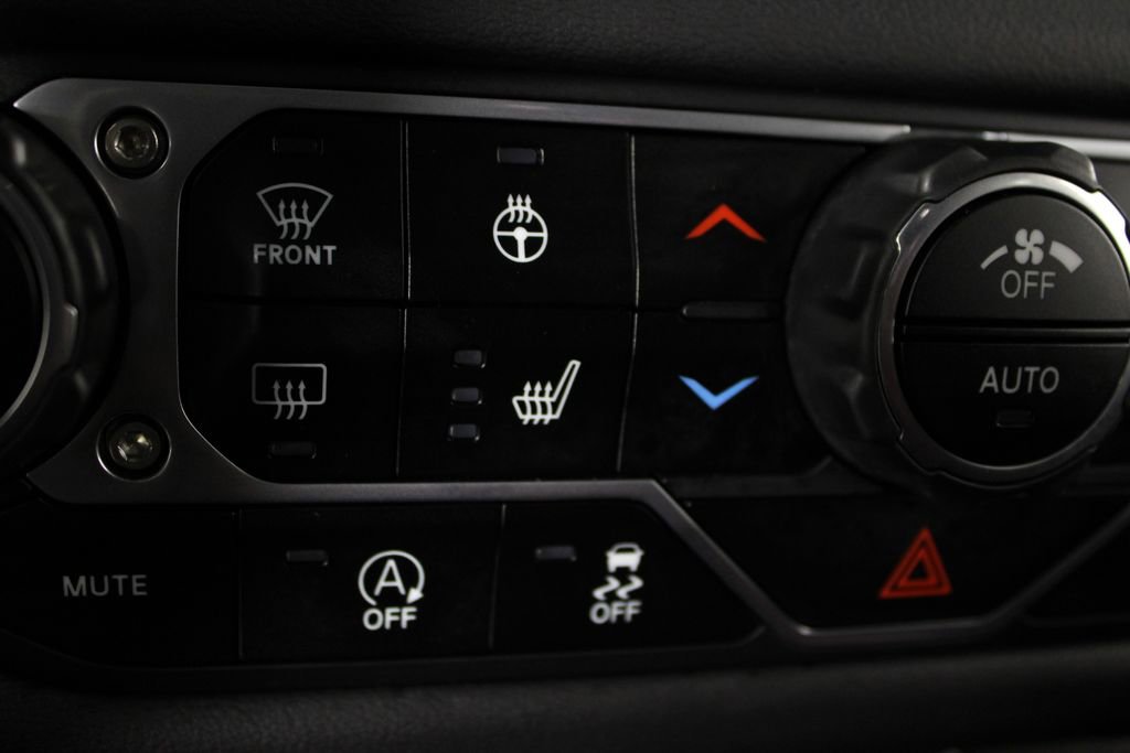 Used 2024 Jeep Gladiator Rubicon w/ Technology Group image 23